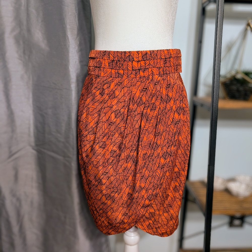 Forever 21 Feather Print Skirt – Size Medium